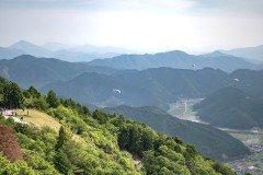 岩屋山とパラグライダー（丹波市）【2025年6月】